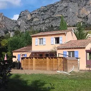 Couette-café D'hôtes L'odalyre, Moustiers-Sainte-Marie